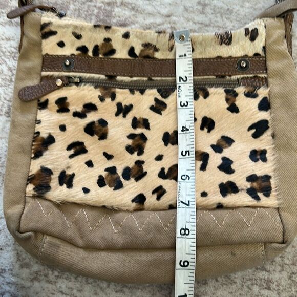 Myra Leopard Print Crossbody Bag with real fur cowhide - Picture 4 of 6